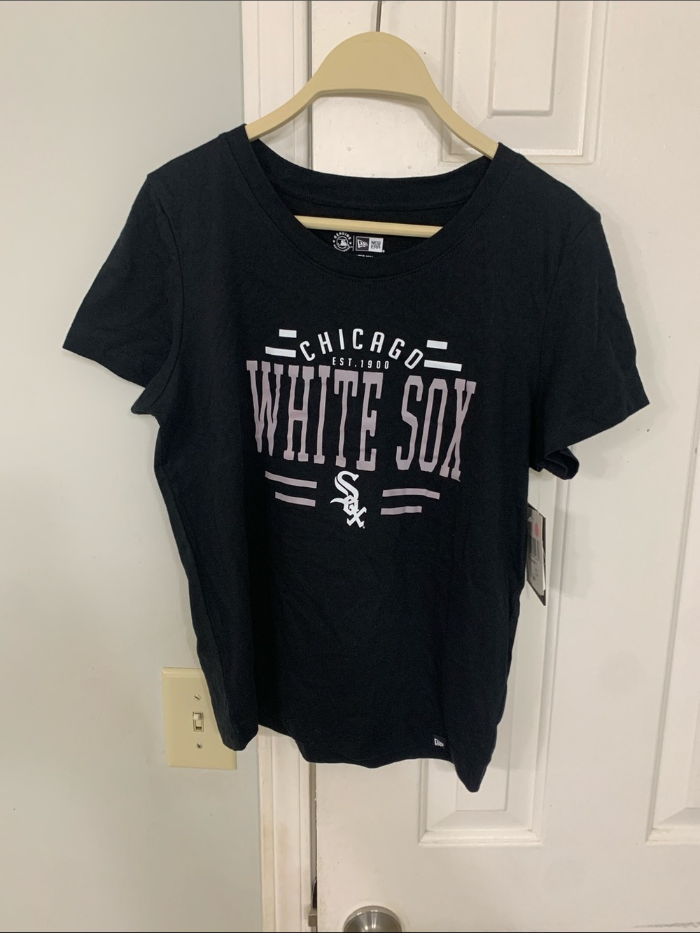 New!! Women’s Chicago White Sox Black Graphic Tee Size M